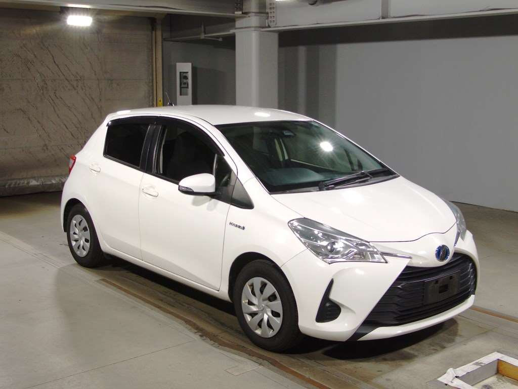 2018 Toyota Vitz NHP130[2]