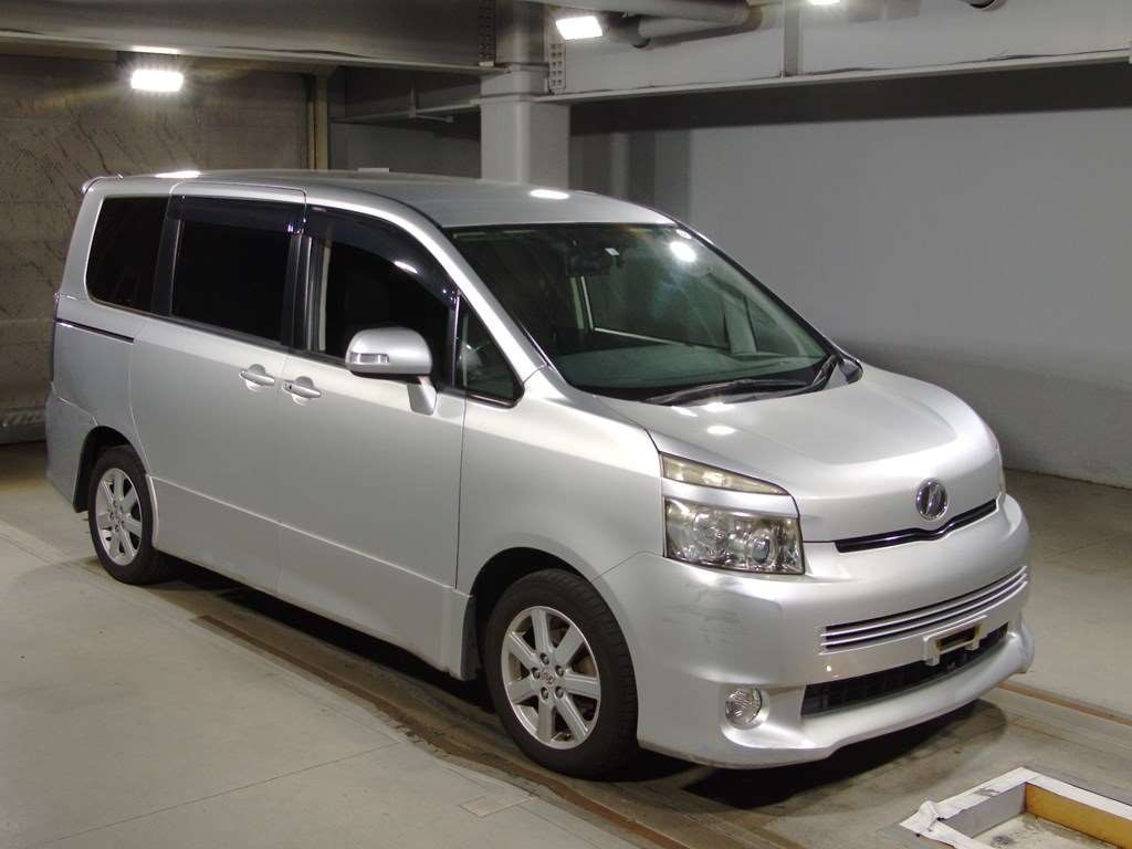 2008 Toyota Voxy ZRR70W[2]