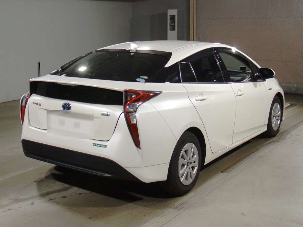 2017 Toyota Prius ZVW50[1]