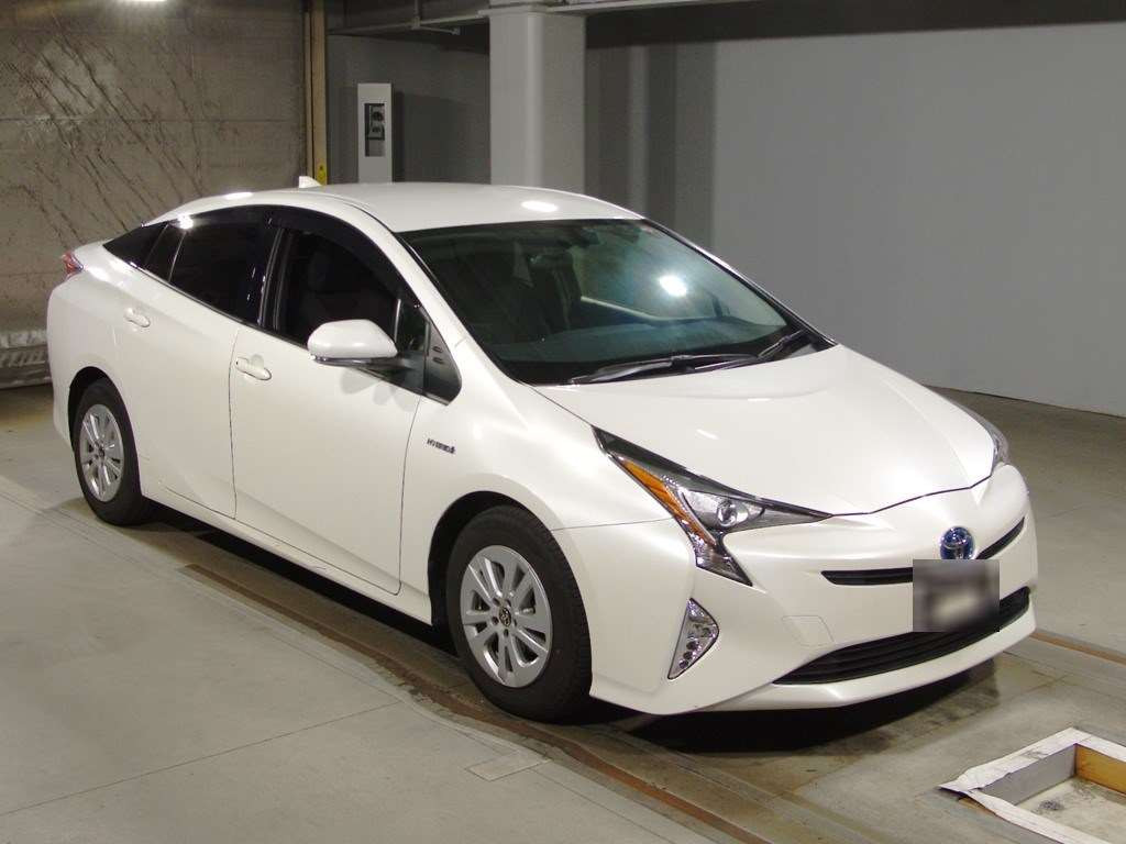 2017 Toyota Prius ZVW50[2]