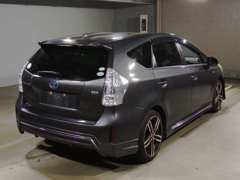 2012 Toyota Prius alpha ZVW41W[1]