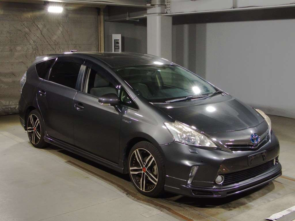 2012 Toyota Prius alpha ZVW41W[2]