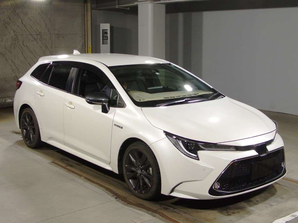 2020 Toyota Corolla Touring Wagon ZWE211W[2]