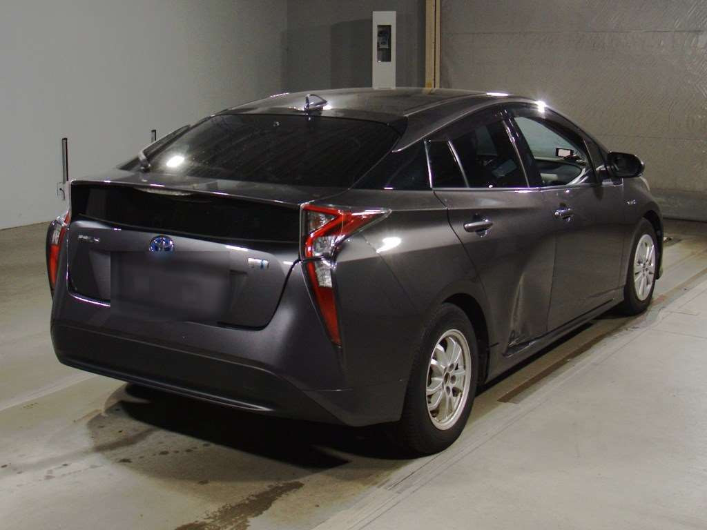 2016 Toyota Prius ZVW50[1]