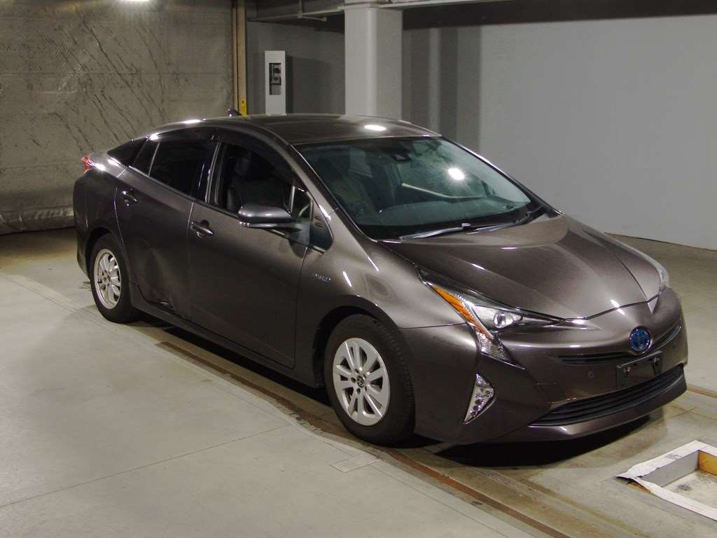 2016 Toyota Prius ZVW50[2]