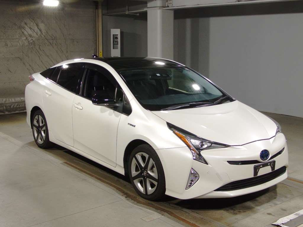 2018 Toyota Prius ZVW50[2]