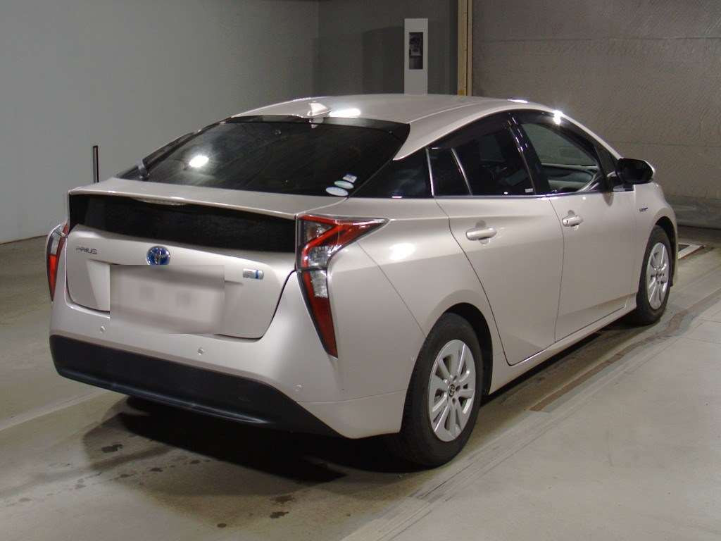 2017 Toyota Prius ZVW50[1]