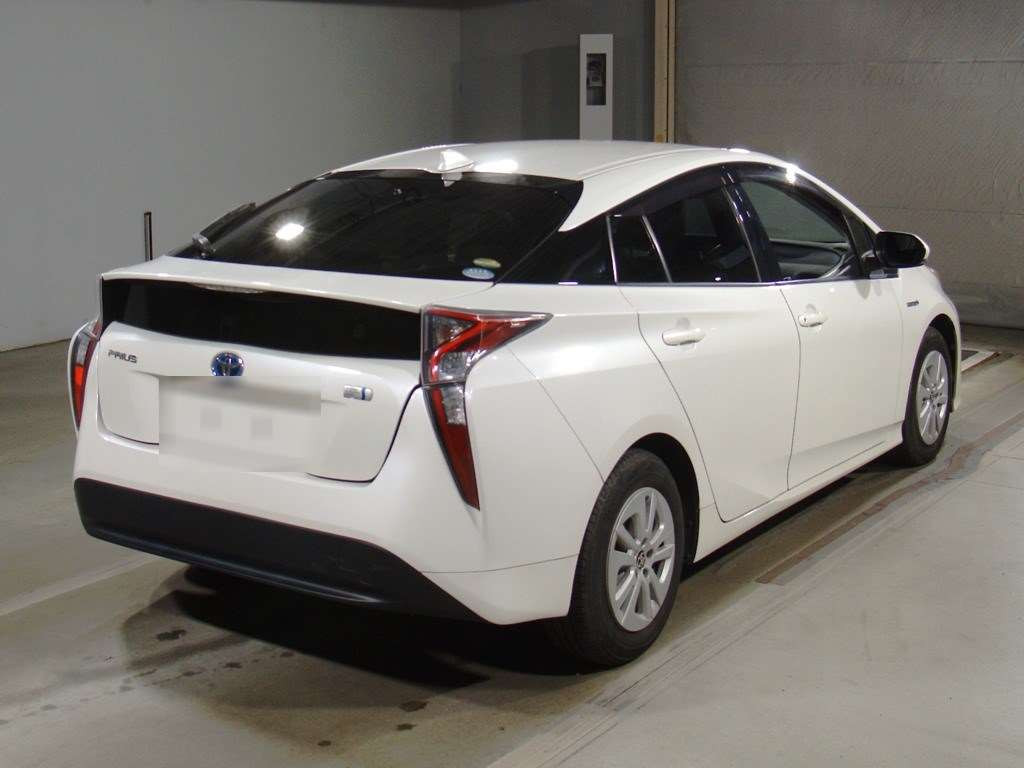 2016 Toyota Prius ZVW50[1]