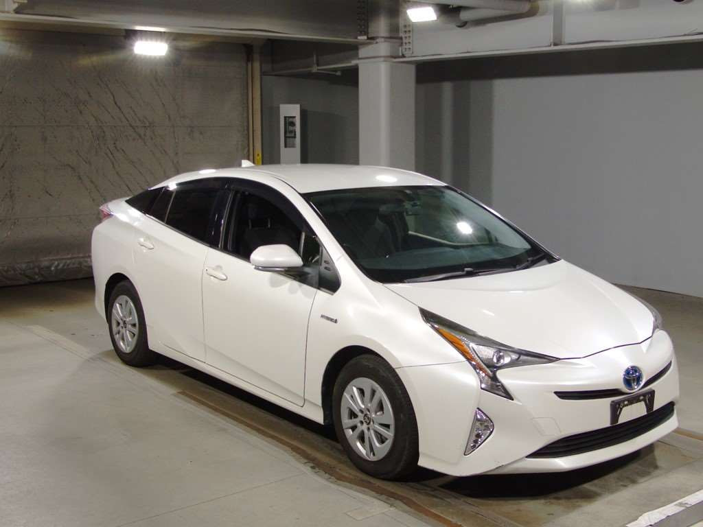 2016 Toyota Prius ZVW50[2]