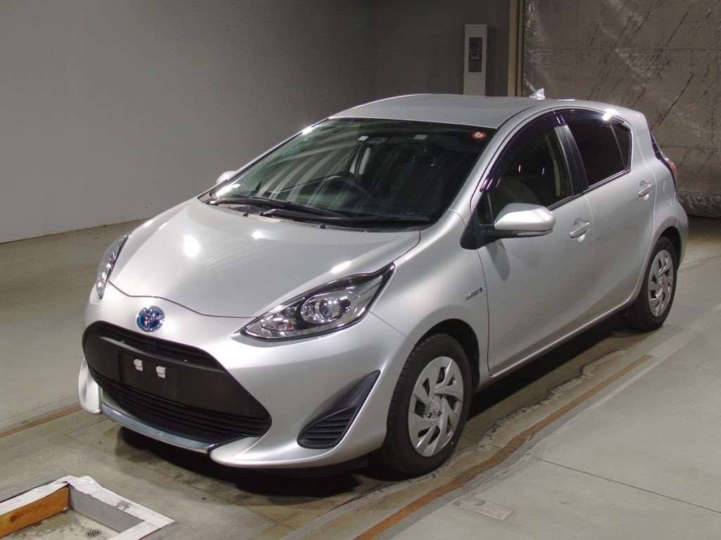 2019 Toyota Aqua NHP10[0]