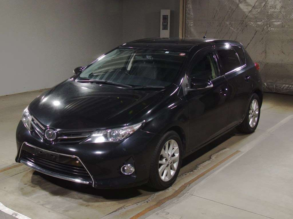 2014 Toyota Auris NZE181H[0]