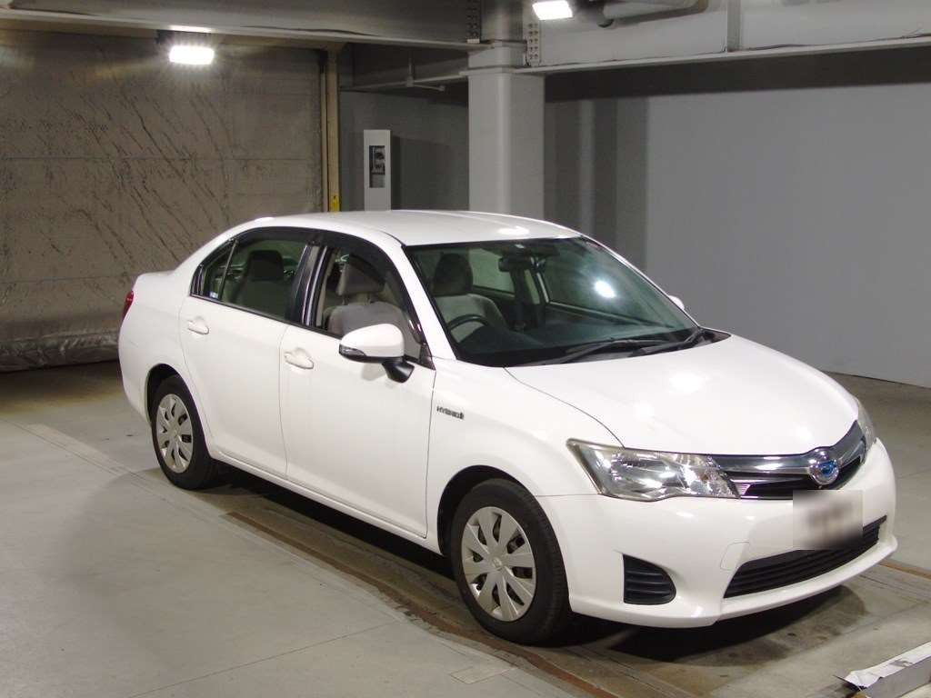 2013 Toyota Corolla Axio NKE165[2]