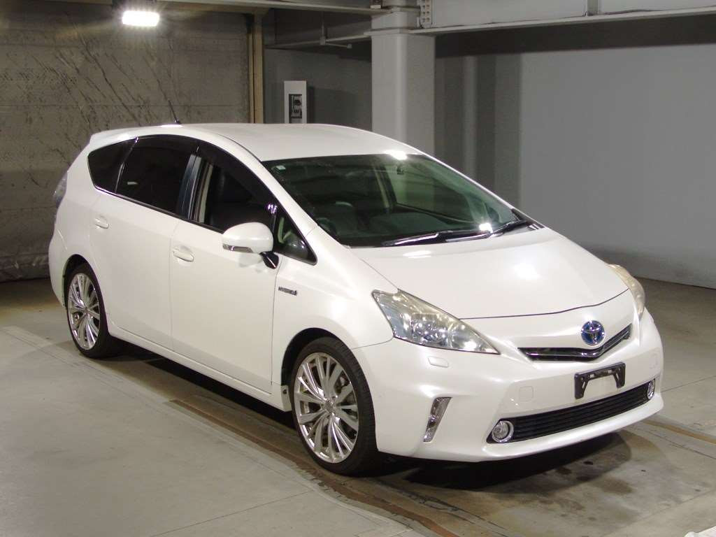 2012 Toyota Prius alpha ZVW40W[2]