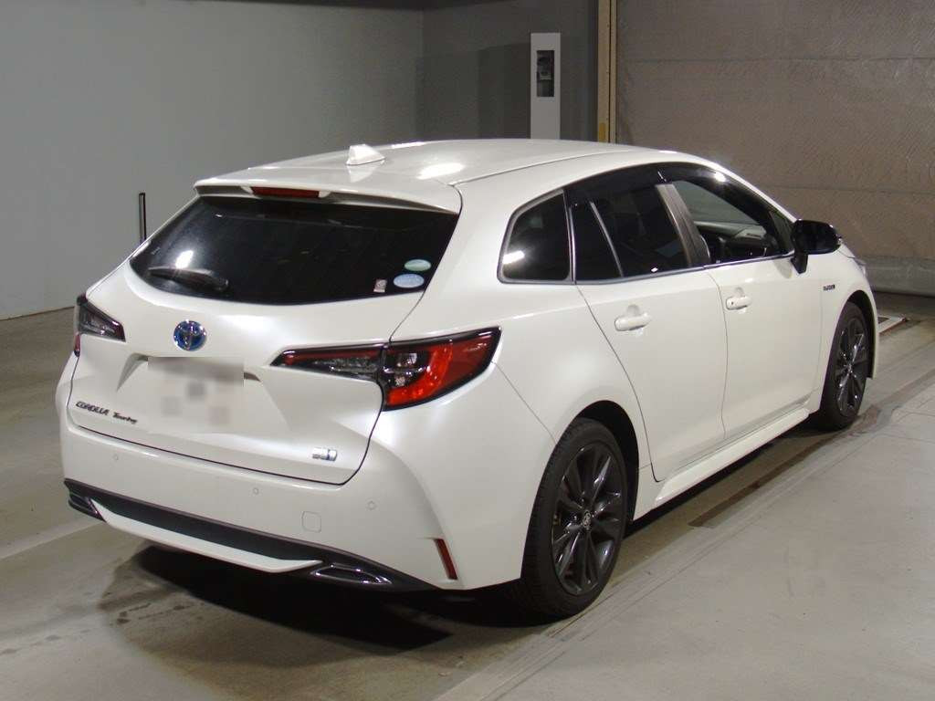 2020 Toyota Corolla Touring Wagon ZWE211W[1]