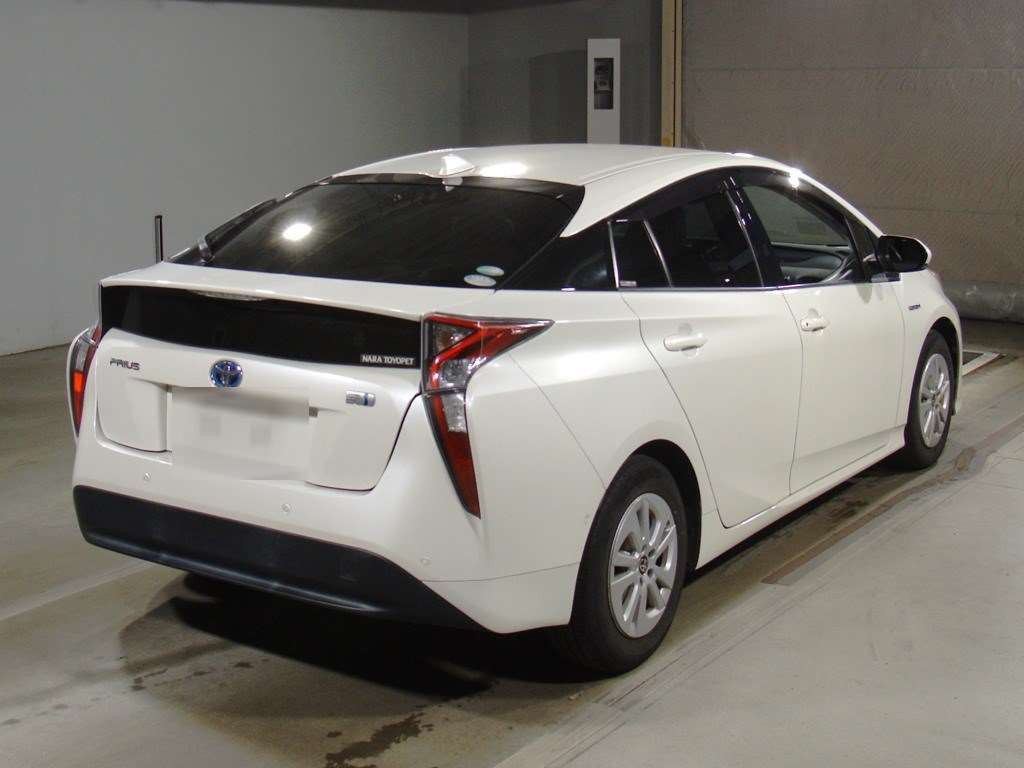 2017 Toyota Prius ZVW50[1]