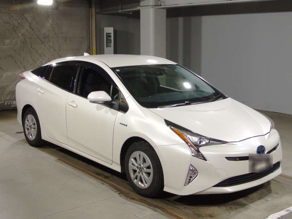 2017 Toyota Prius ZVW50[2]