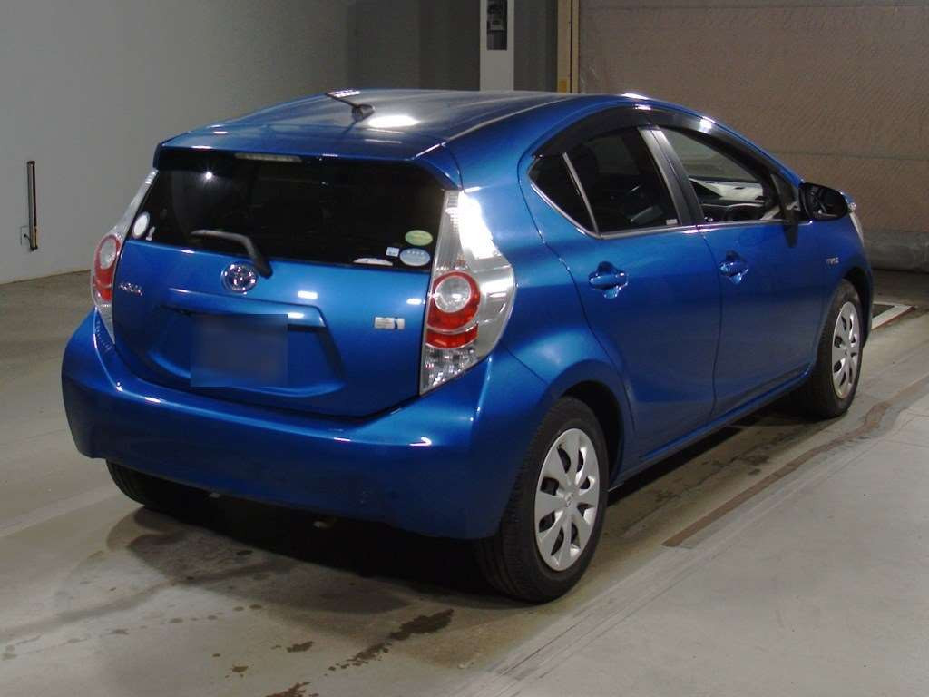 2014 Toyota Aqua NHP10[1]