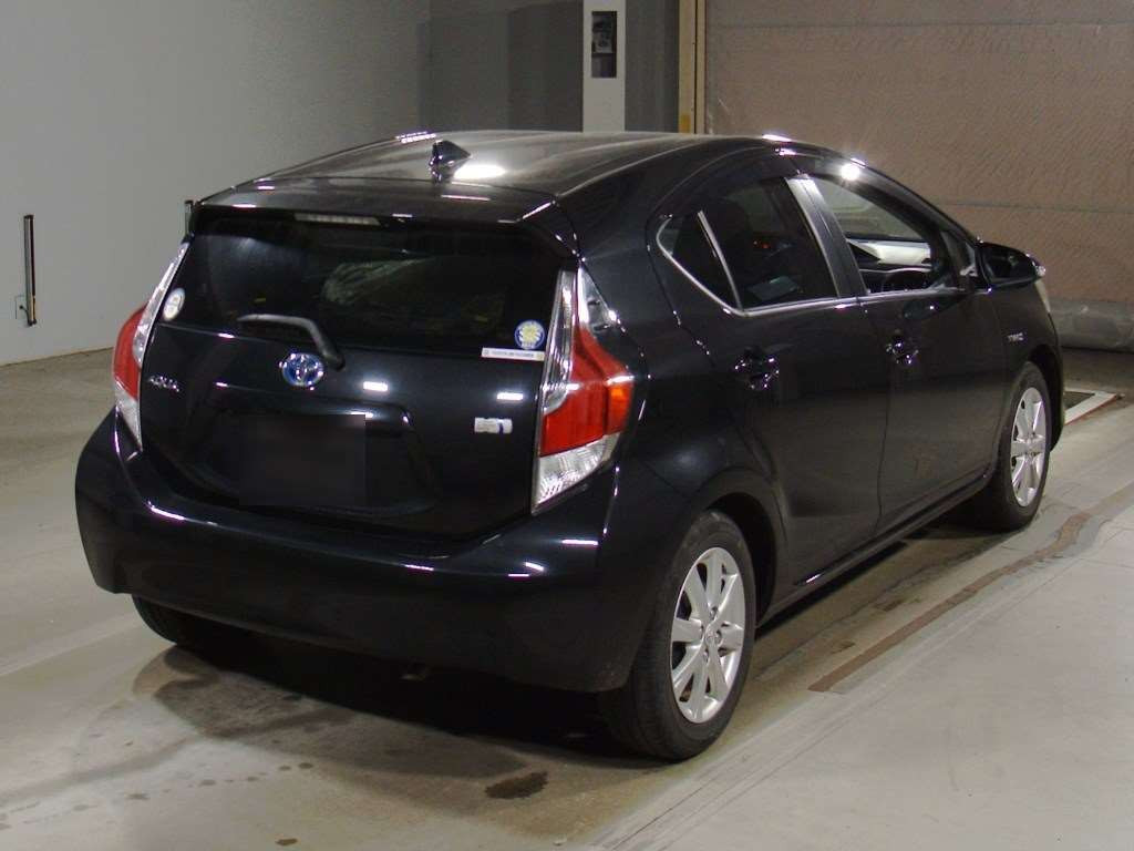 2016 Toyota Aqua NHP10[1]