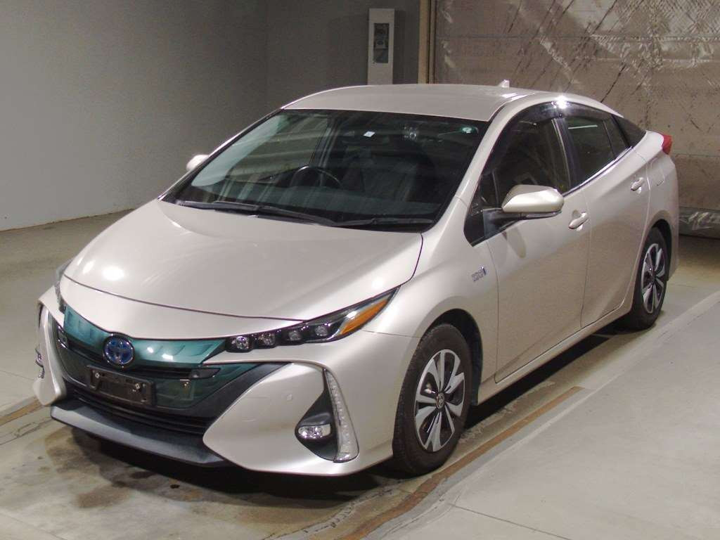 2019 Toyota Prius PHV ZVW52[0]