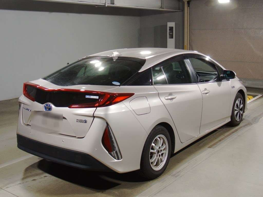 2019 Toyota Prius PHV ZVW52[1]