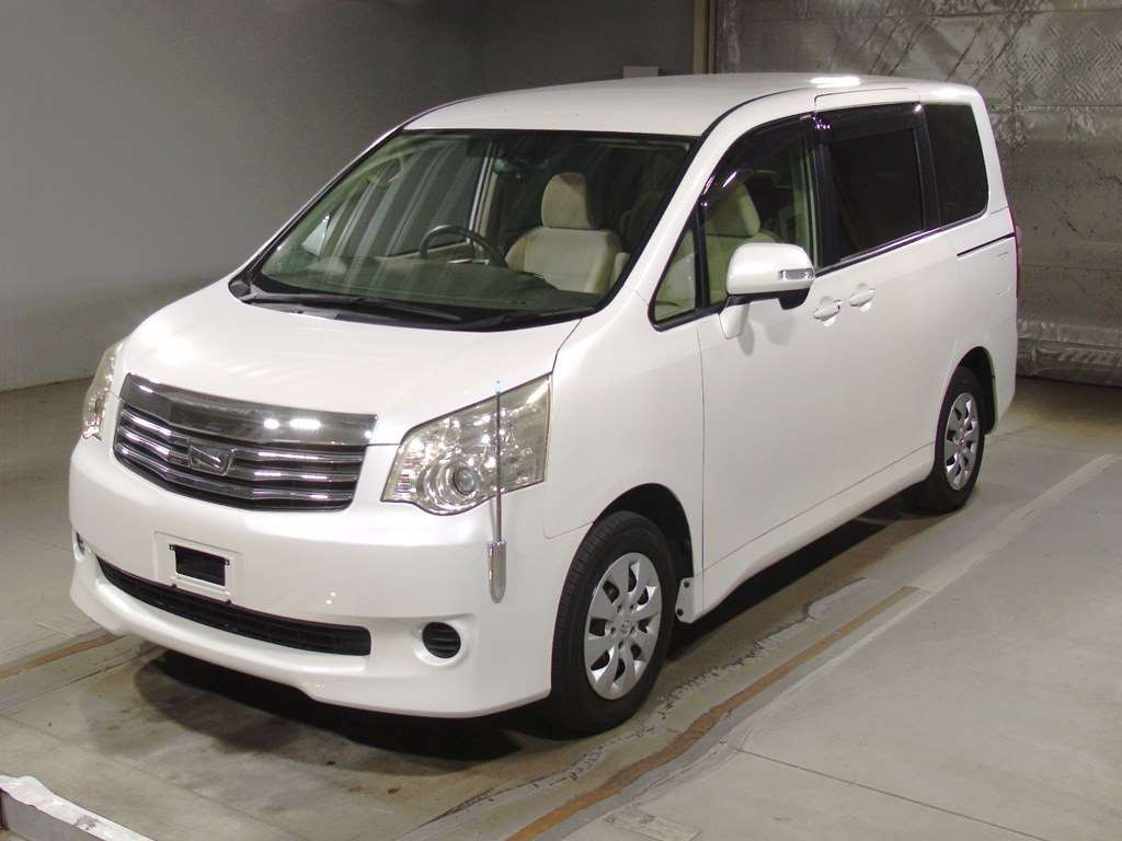 2010 Toyota Noah ZRR70G[0]