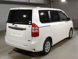 2010 Toyota Noah