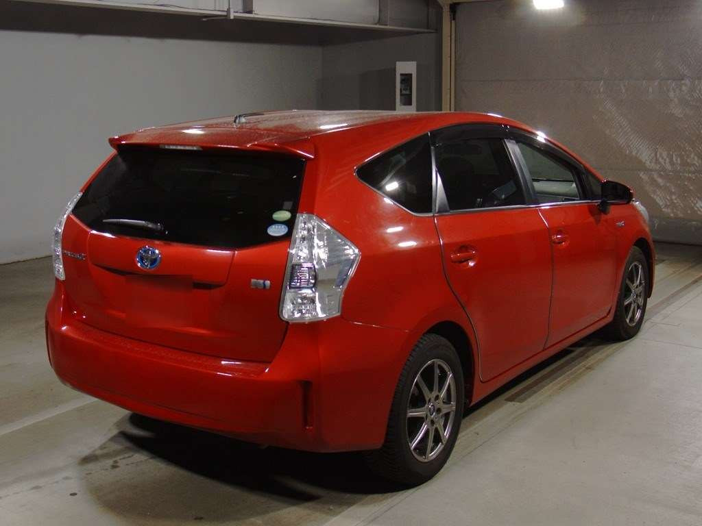 2012 Toyota Prius alpha ZVW40W[1]