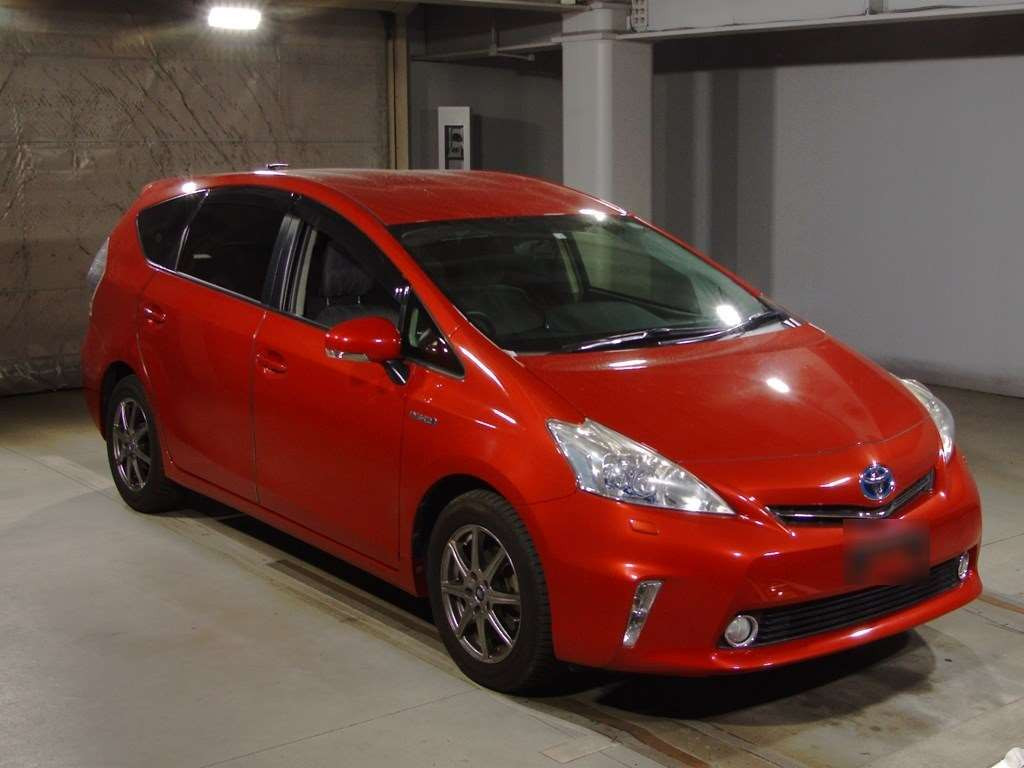 2012 Toyota Prius alpha ZVW40W[2]