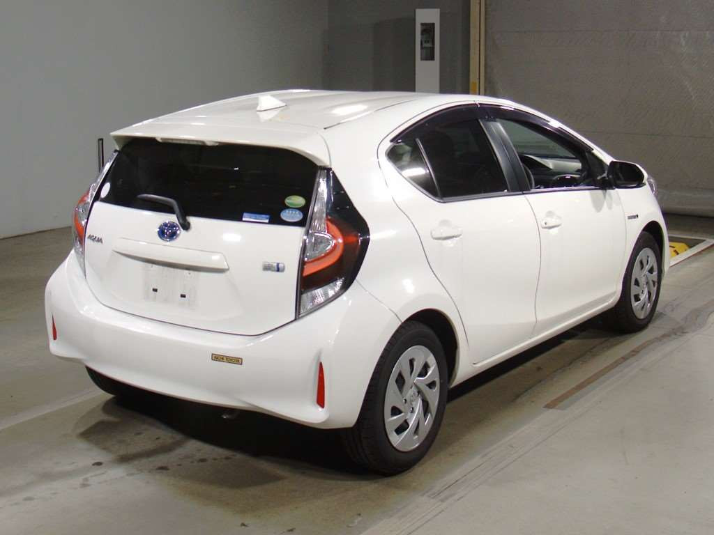 2019 Toyota Aqua NHP10[1]