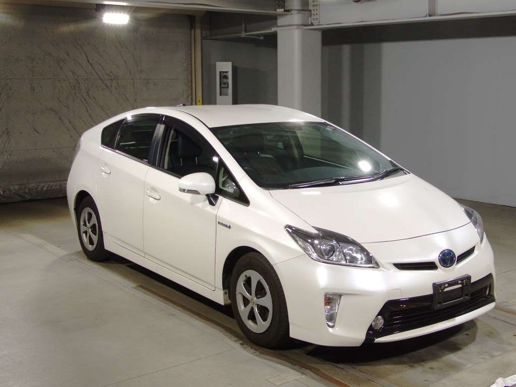 2013 Toyota Prius ZVW30[2]