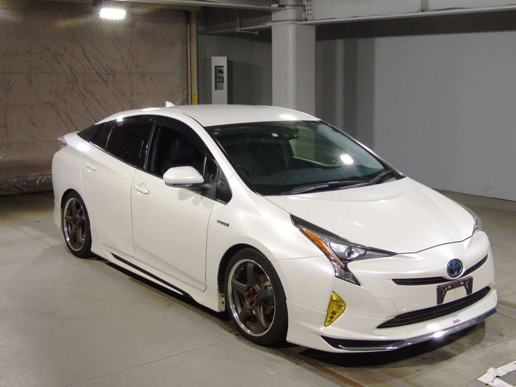 2018 Toyota Prius ZVW50[2]