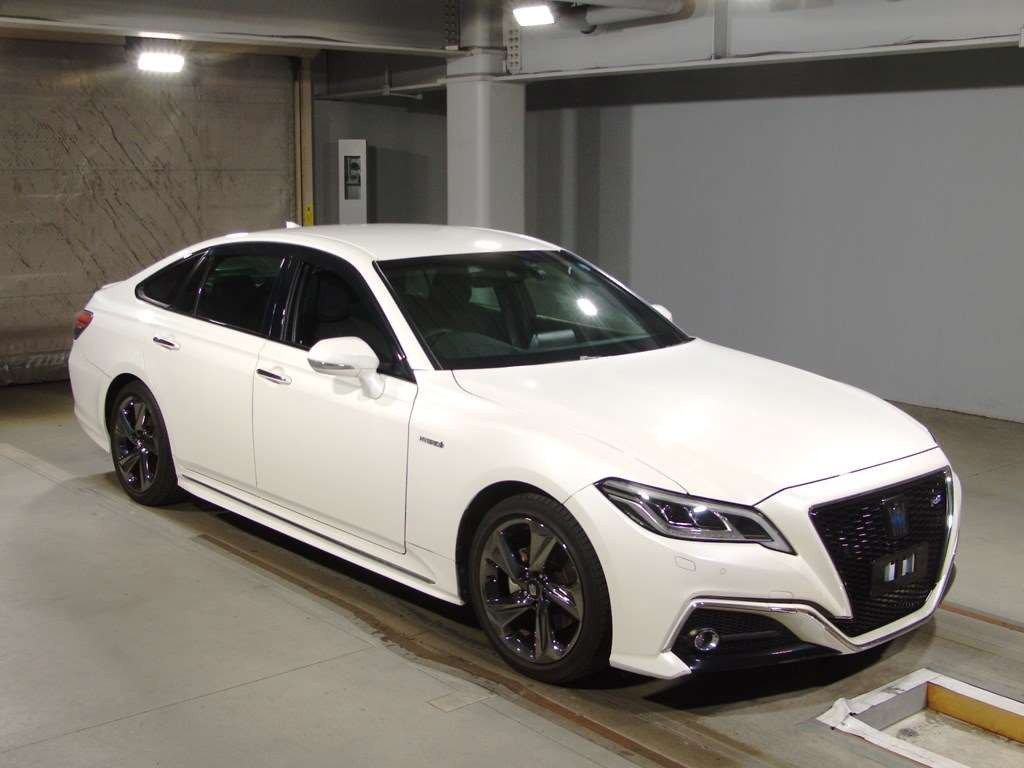 2019 Toyota Crown Hybrid AZSH20[2]