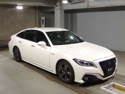 2019 Toyota Crown Hybrid