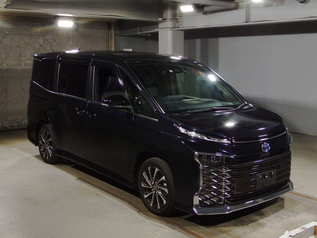 2022 Toyota Voxy ZWR90W[2]