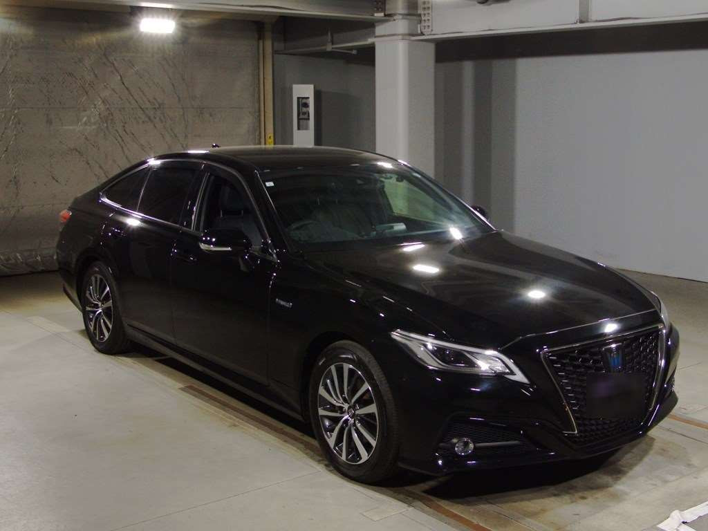 2019 Toyota Crown Hybrid AZSH20[2]