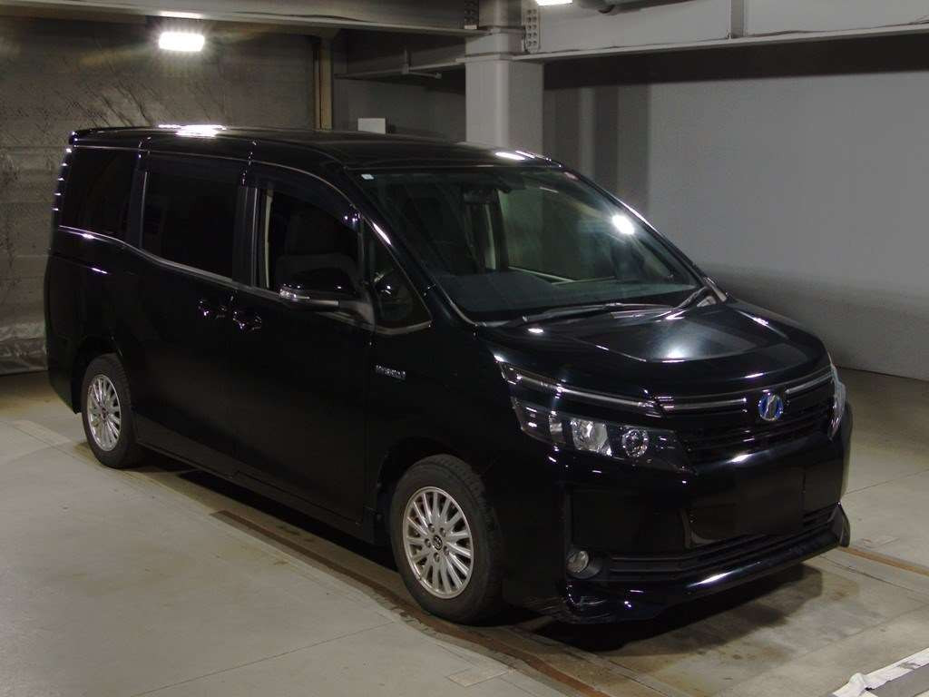 2015 Toyota Voxy ZWR80G[2]