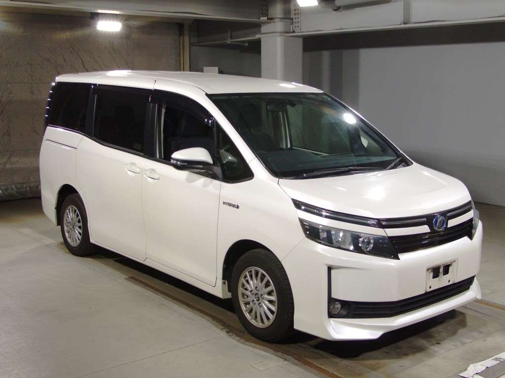 2014 Toyota Voxy ZWR80G[2]