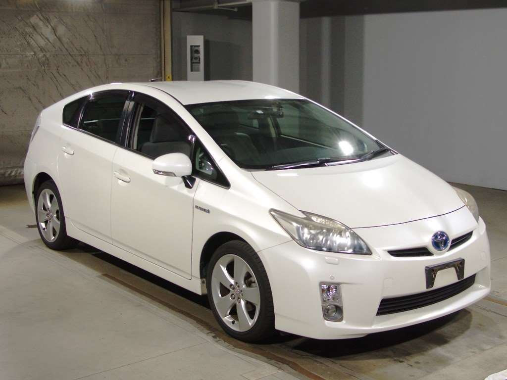 2010 Toyota Prius ZVW30[2]