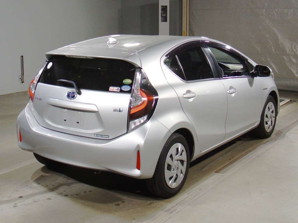 2019 Toyota Aqua NHP10[1]