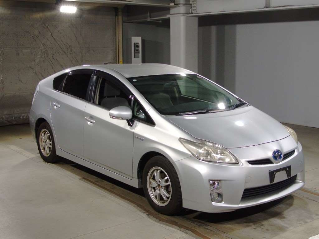 2010 Toyota Prius ZVW30[2]