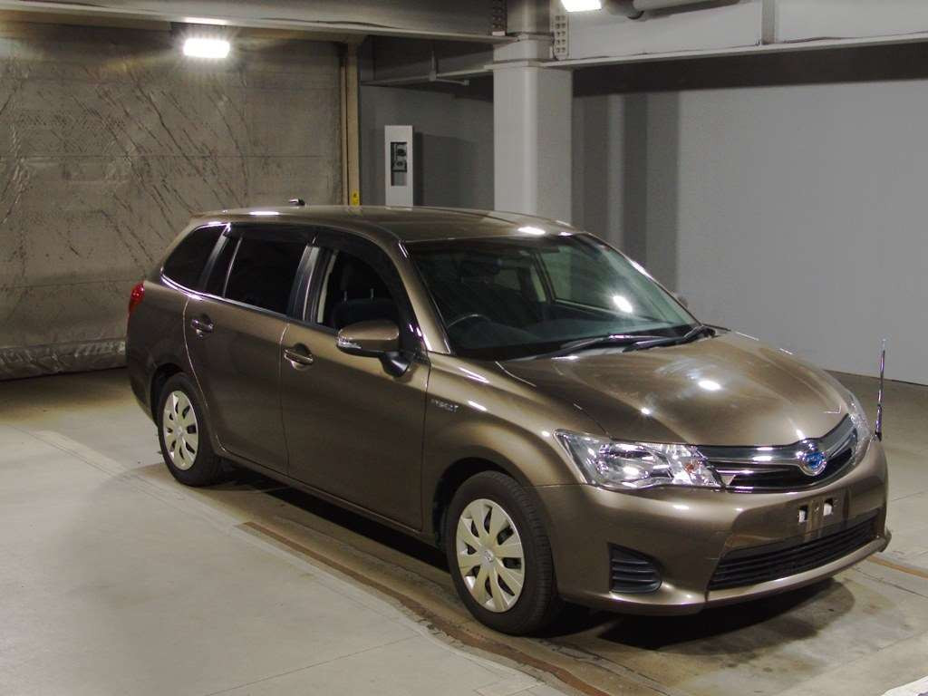 2013 Toyota Corolla Fielder NKE165G[2]