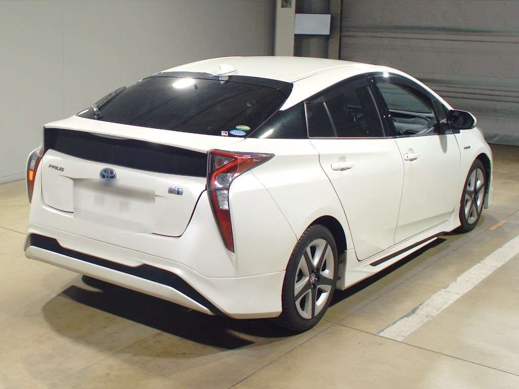 2016 Toyota Prius ZVW50[1]