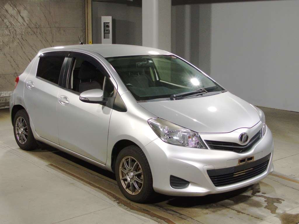 2014 Toyota Vitz KSP130[2]