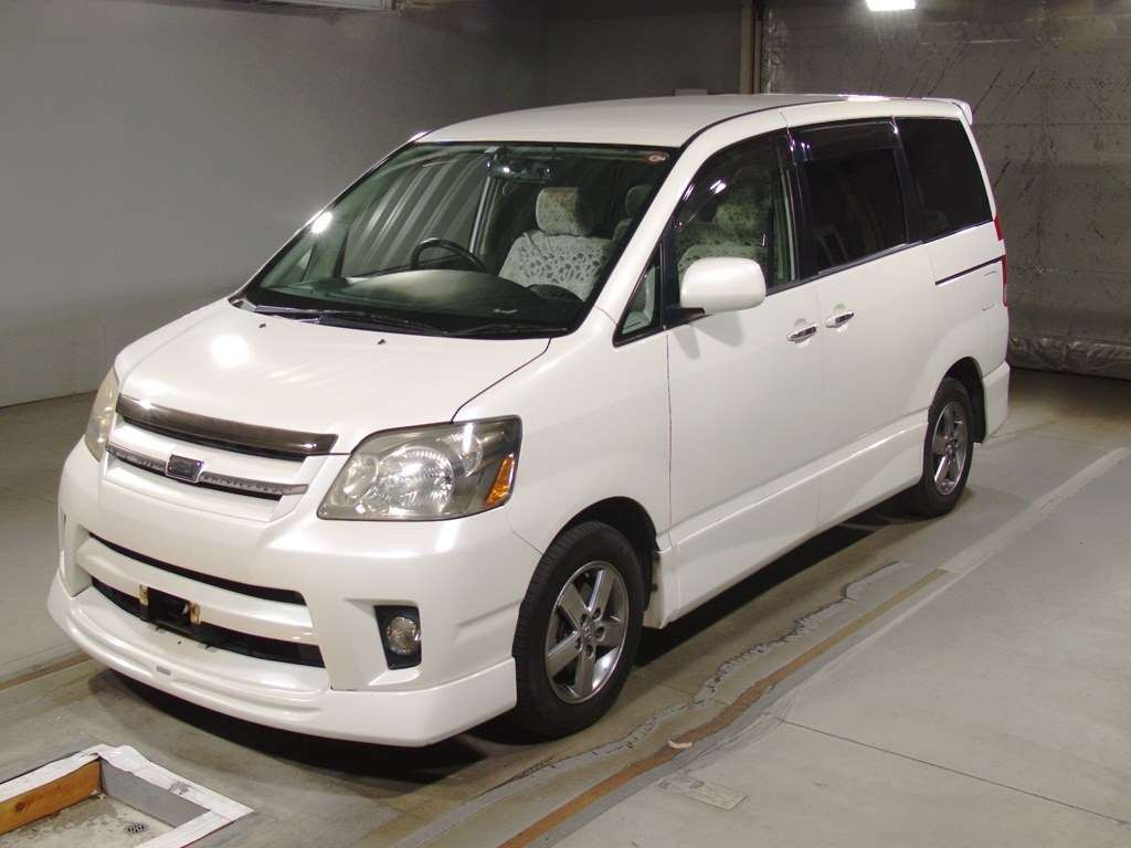 2004 Toyota Noah AZR60G[0]