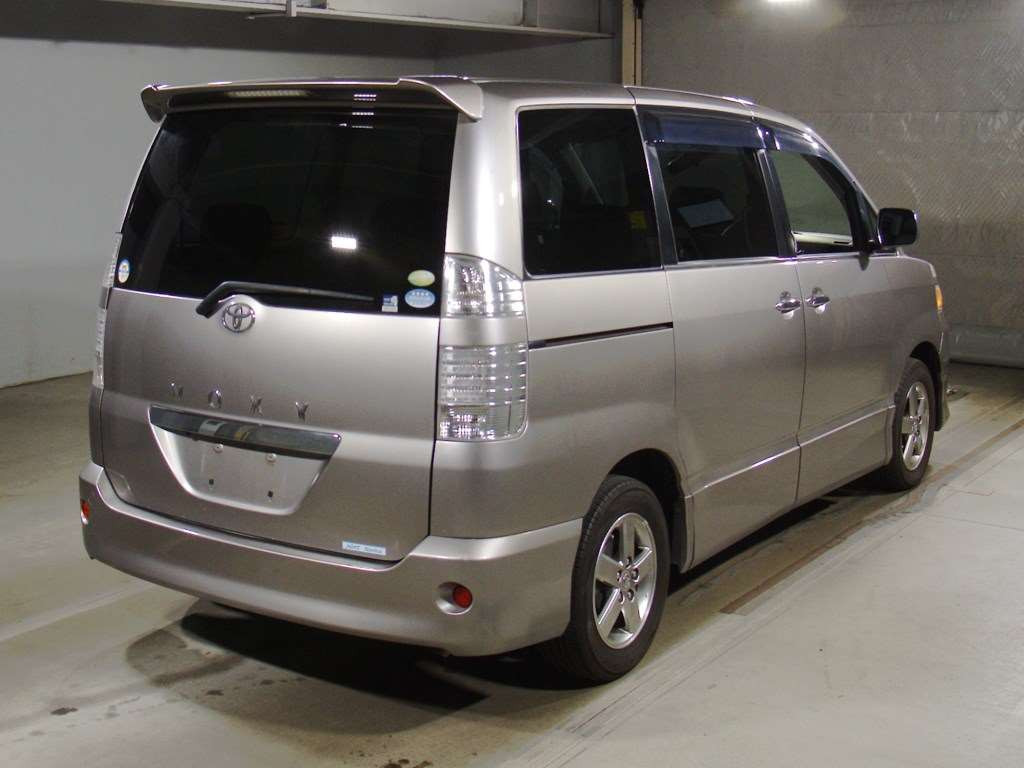 2006 Toyota Voxy AZR60G[1]