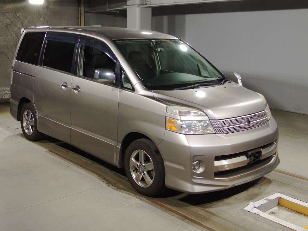 2006 Toyota Voxy AZR60G[2]