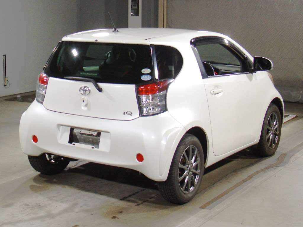 2010 Toyota iQ KGJ10[1]