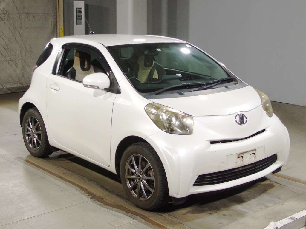 2010 Toyota iQ KGJ10[2]