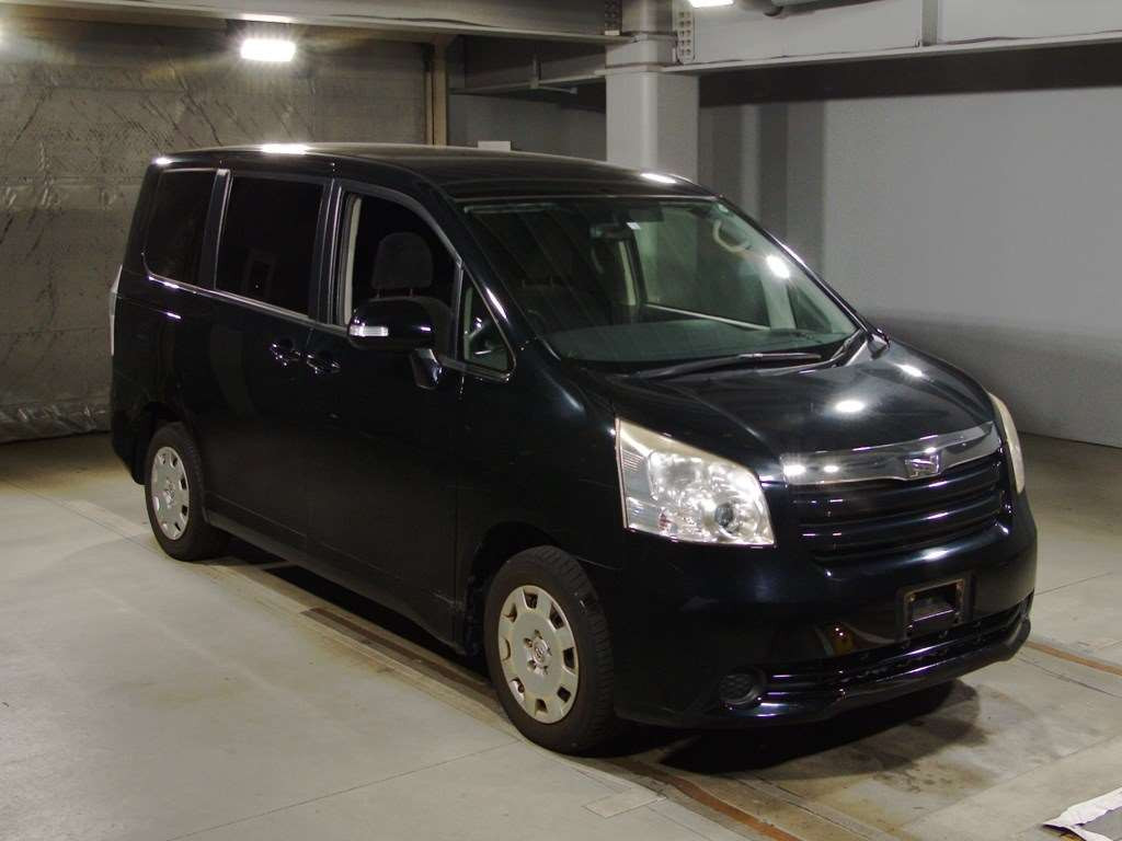 2008 Toyota Noah ZRR70G[2]