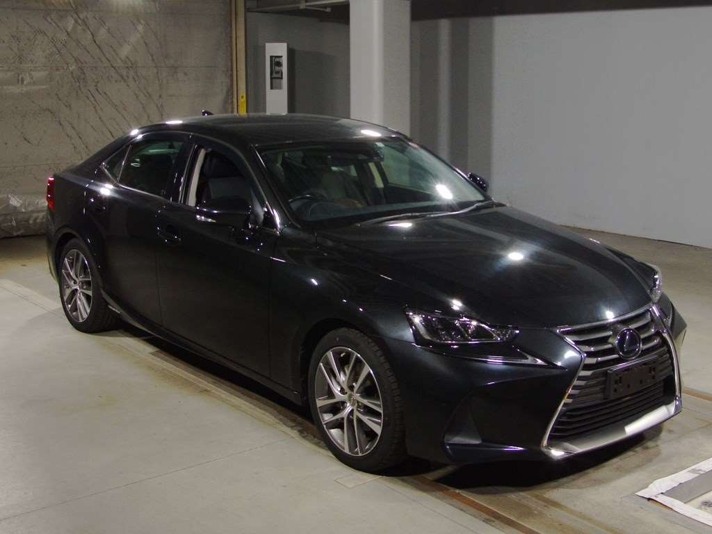 2019 Lexus IS AVE30[2]